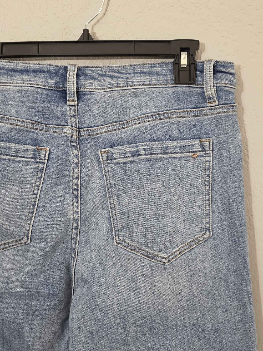Mica High Rise Crop Flare Shark Hem Jeans Light Wash Stretch Denim Womens 30 - Picture 7 of 12